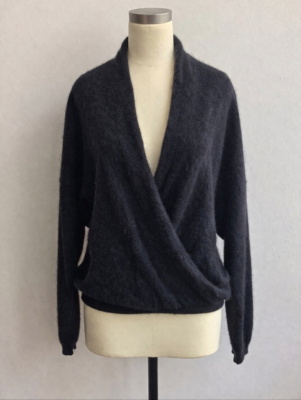 Bloomingdale’s Cashmere Wrap Sweater XL Black 100% Cashmere Soft Luxury